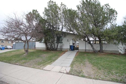 2009 28 Street S, Home with 5 bedrooms, 3 bathrooms and 4 parking in Lethbridge AB | Card Image