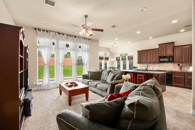 Open concept kitchen and living! | Image 8