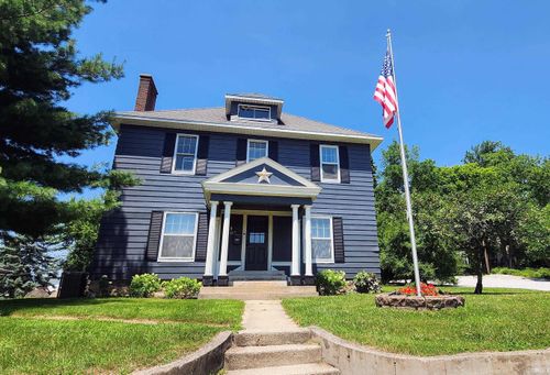 300 W Main St, Syracuse, IN, 46567-1127 | Card Image