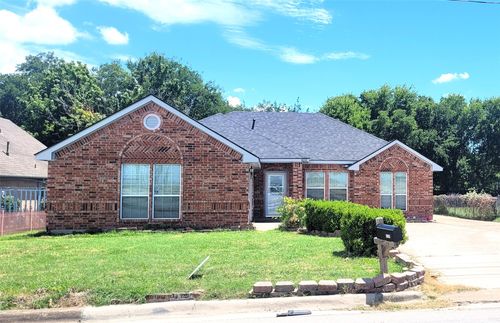 8209 Clifford St, White Settlement, TX, 76108-1640 | Card Image