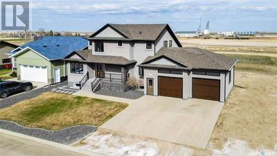 45 Crescent Dr, House other with 5 bedrooms, 4 bathrooms and null parking in Avonlea SK | Image 2