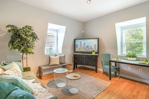 apt-5-15 Beale St, Boston, MA, 02124-4800 | Card Image