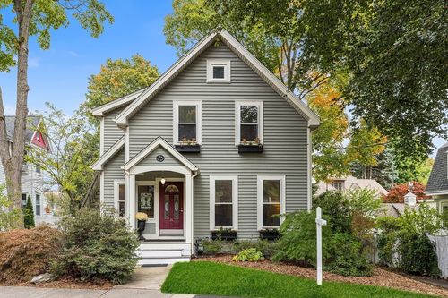 34 Cedar St, Wakefield, MA, 01880-2240 | Card Image