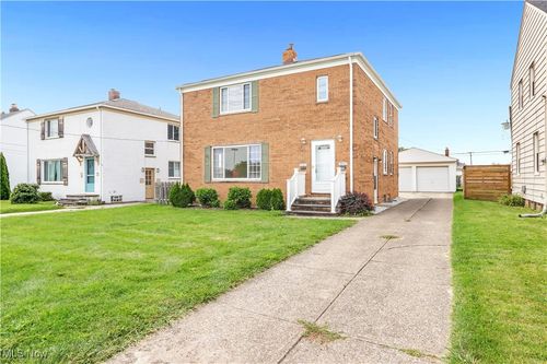 3340 W 210th St, Fairview Park, OH, 44126-1303 | Card Image