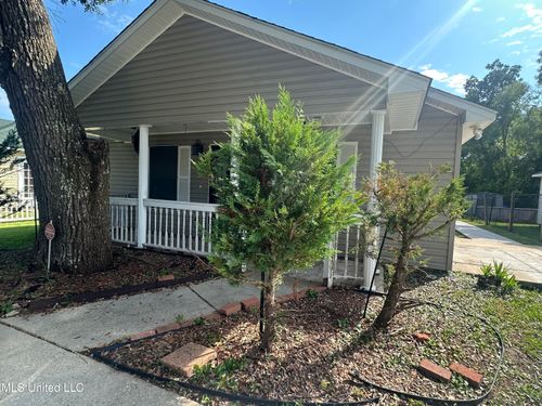 1113 Beach Ave, Gulfport, MS, 39501-2304 | Card Image