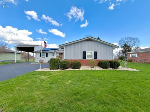 64 Oakwood Dr, Tiffin, OH, 44883-1944 | Card Image