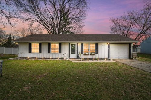 1528 W Meadowbrook Dr, Loveland, OH, 45140-8414 | Card Image