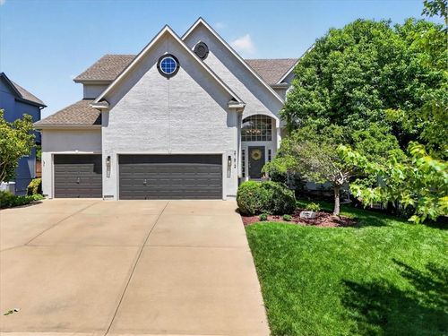 21612 W 100th Ter, Lenexa, KS, 66220-3751 | Card Image