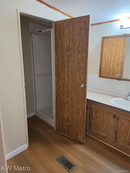 3520 Hogarth Ave, Flint, MI, 48532 | Card Image