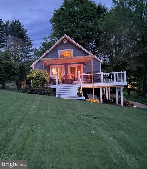 9666 Springs Rd, Warrenton, VA, 20186-7854 | Card Image