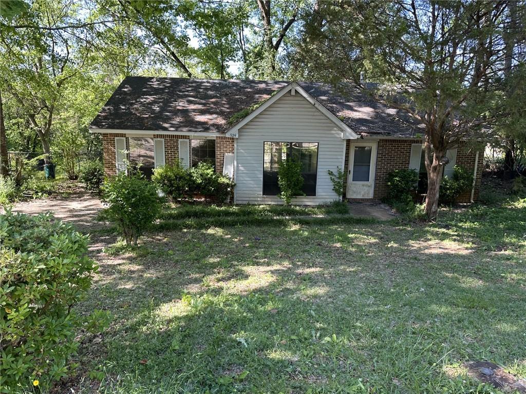 Pleasant Ave, Auburn, AL 36832