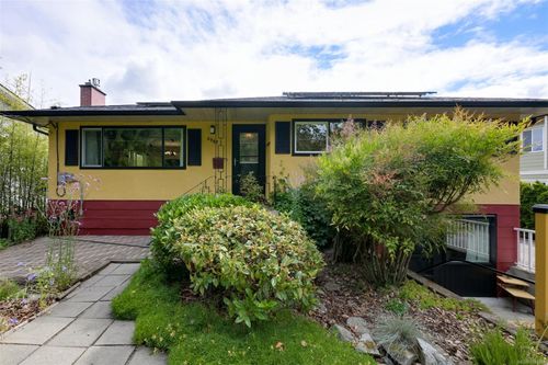3967 Rainbow St, Saanich, BC, V8X2A5 | Card Image