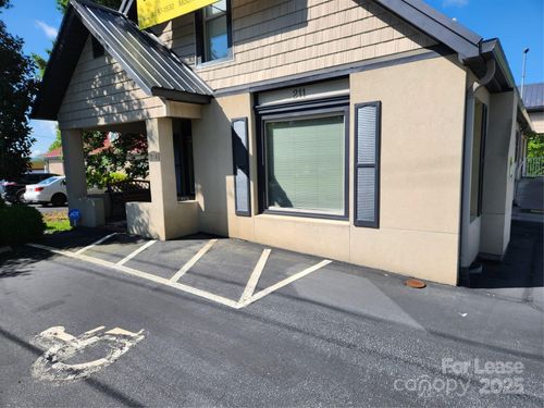 211 Linda Vista Dr, Hendersonville, NC, 28792-2743 | Card Image