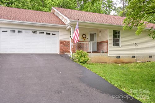 174 Allen Paul Dr, Hendersonville, NC, 28791-2496 | Card Image