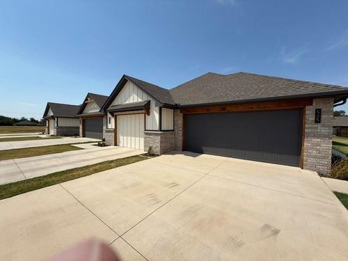 525 Wimbledon Rd, Edmond, OK, 73003-5892 | Card Image