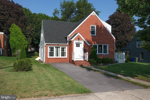 318 E Irvin Ave, HAGERSTOWN, MD, 21742-3412 | Card Image
