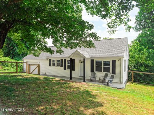 439 Jarnigan St, Clinton, TN, 37716-2325 | Card Image