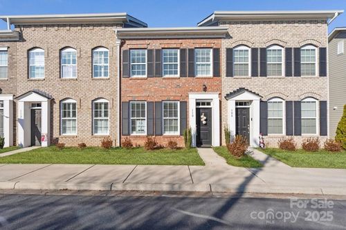 110 W Pine St, Lincolnton, NC, 28092-2157 | Card Image