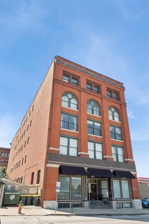 apt-1108-609 Central St, Kansas City, MO, 64105-1881 | Card Image