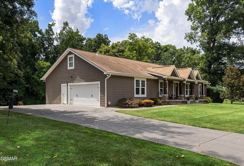 909 Claw Ln, Kodak, TN, 37764-2426 | Card Image