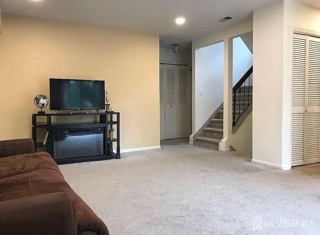 604 Woodbridge Commons Way, Townhouse with 2 bedrooms, 2 bathrooms and null parking in Iselin NJ | Image 13