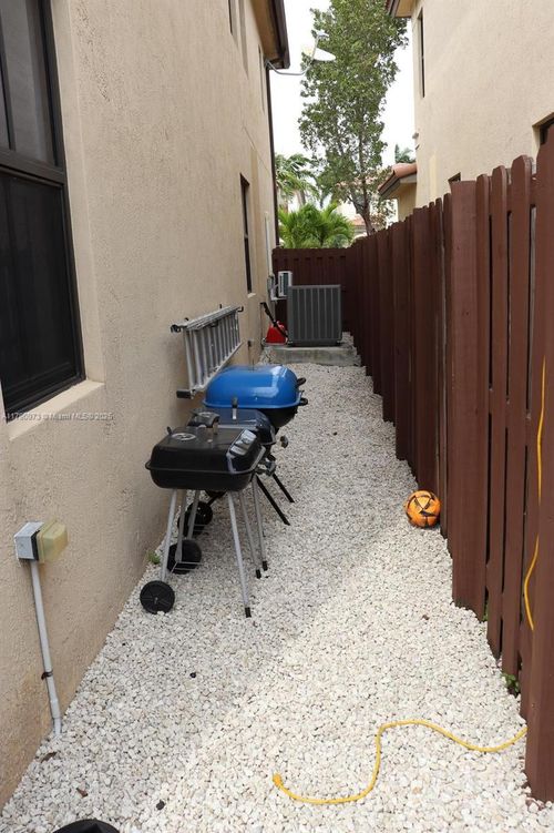 10032-10032 Nw 87th Ter, Doral, FL, 33178-2692 | Card Image