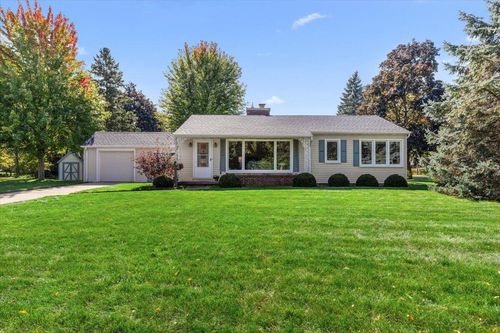 297 Lincoln Drive S, West Bend, WI, 53095 | Card Image