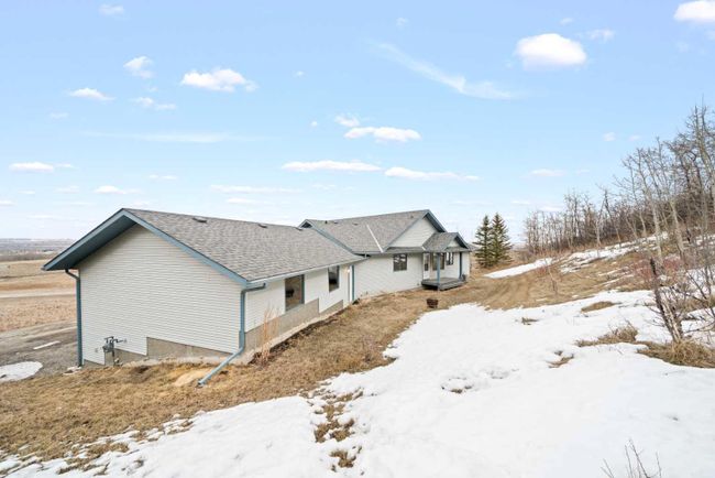 32087 393 Avenue E, Home with 3 bedrooms, 3 bathrooms and 10 parking in Rural Foothills County AB | Image 39