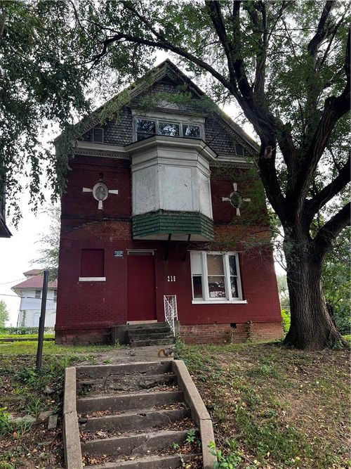 203 S 15th Street, St Joseph, MO, 64051 | Card Image