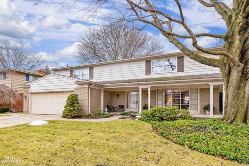 19806 Wedgewood Dr, Grosse Pointe Woods, MI, 48236-2733 | Card Image