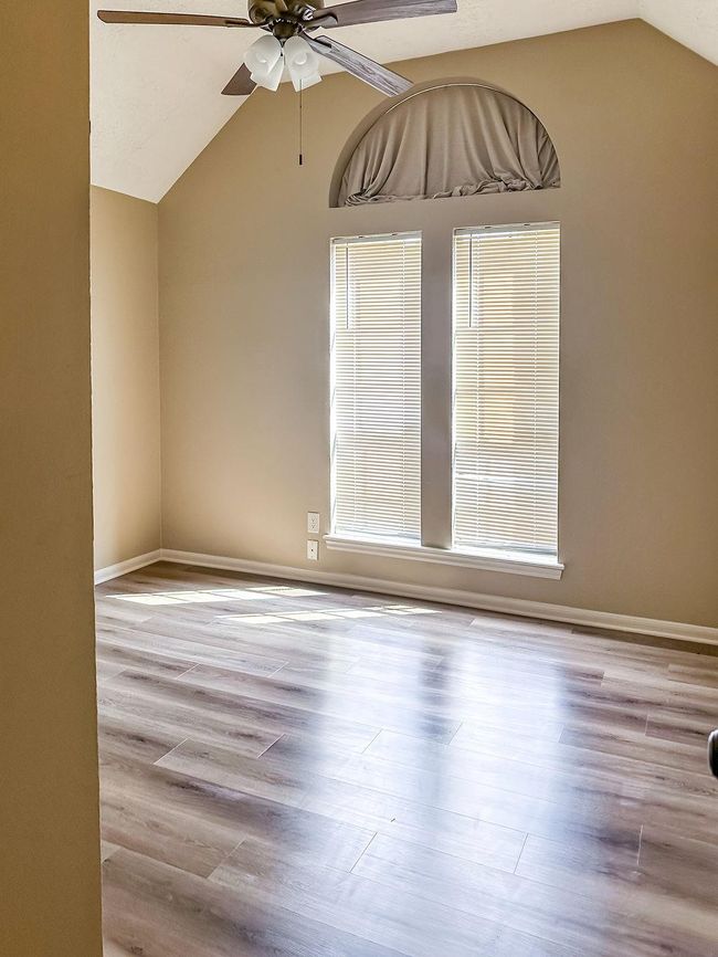 3/3 bedroom upstairs | Image 31