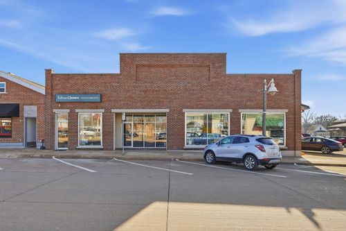 615 10th St, De Witt, IA, 52742-1349 | Card Image