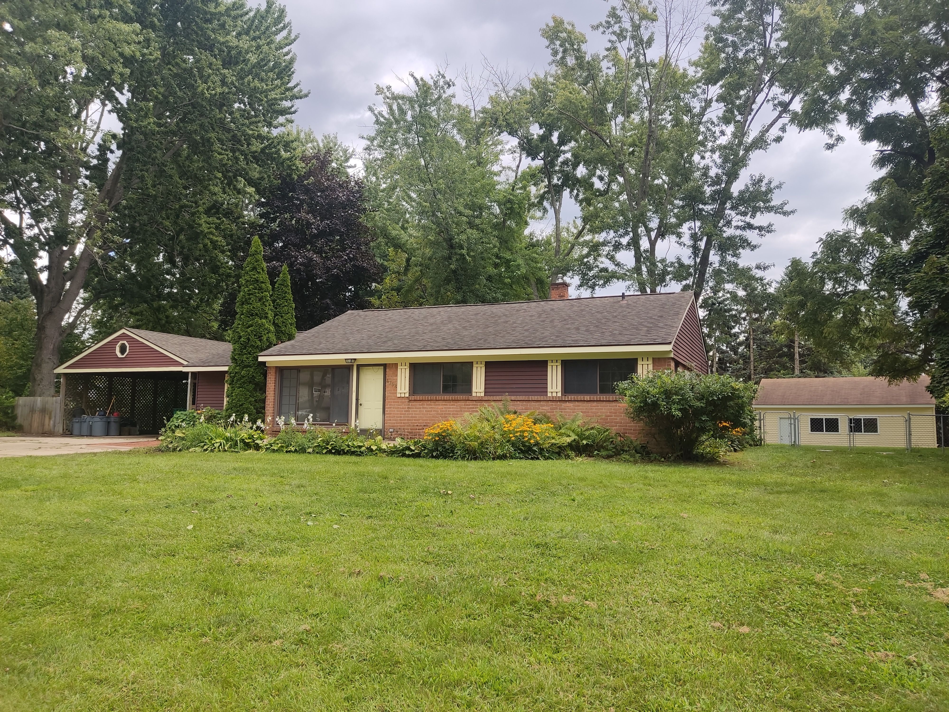 Sundale Dr, Clarkston, MI 48346