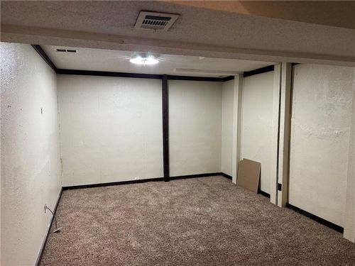 8516 Ditzler Ave, Raytown, MO, 64138-3295 | Card Image