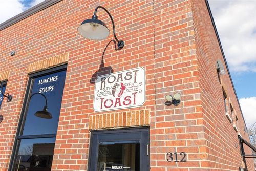 312 Franklin St, Delhi, IA, 52223-9602 | Card Image