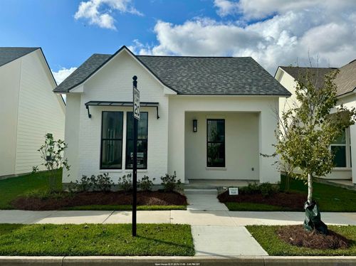 9986 Couret Dr, Baton Rouge, LA, 70818-4320 | Card Image