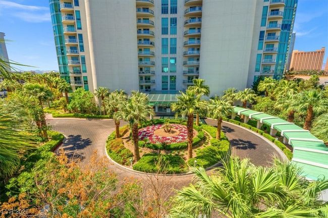UNIT-3005 - 222 Karen Ave, Home with 1 bedrooms, 2 bathrooms and 1 parking in Las Vegas NV | Image 4