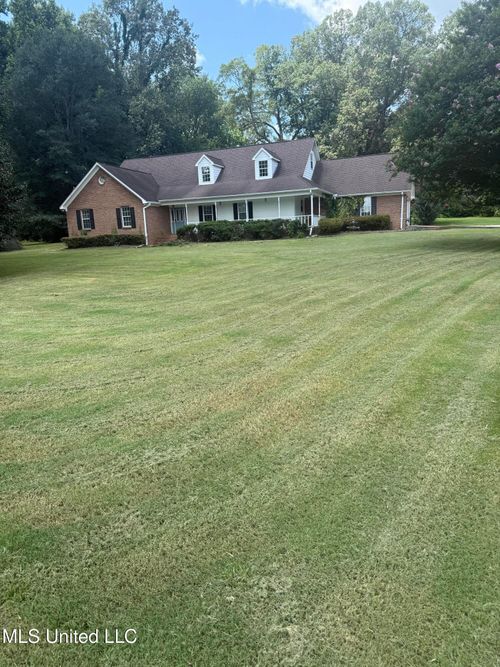 106 Oakwood Dr, Senatobia, MS, 38668-6433 | Card Image