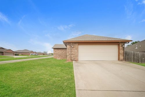1701 Pinewood Drive, Moore, OK, 73160 | Card Image