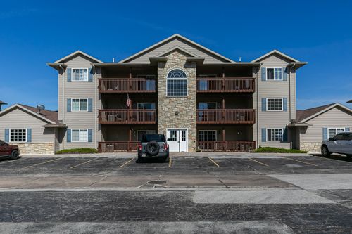 202-121 E Price Street, Eldridge, IA, 52748 | Card Image