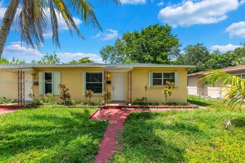 670-670 Ne 130th St, North Miami, FL, 33161-7525 | Card Image