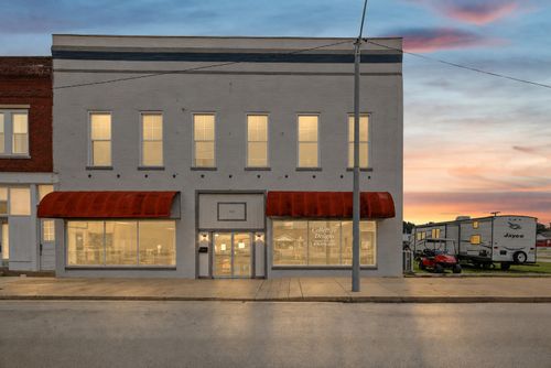 325 S Locust St, Centralia, IL, 62801-3911 | Card Image