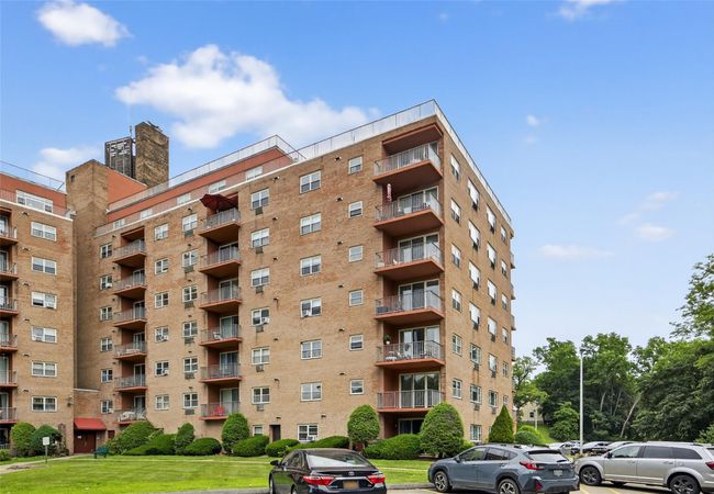 View of apartment building / complex | Image 38