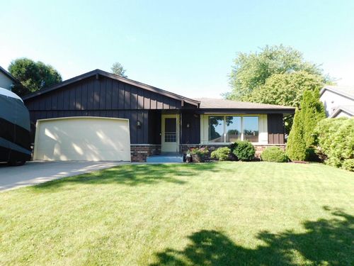 513 Partridge Court, Pewaukee, WI, 53072 | Card Image