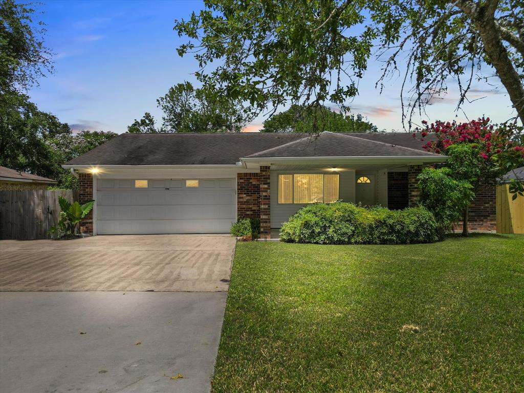 34th St, Dickinson, TX 77539