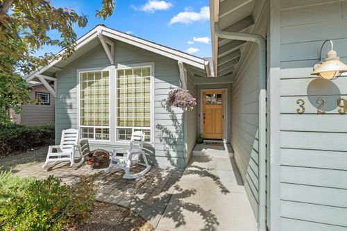 329 Phoenix Hills Dr, Phoenix, OR, 97535-9456 | Card Image