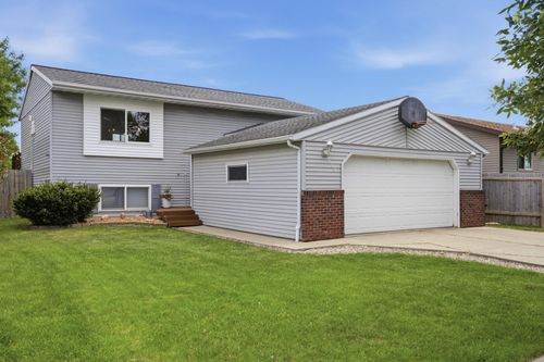 619 21st Street E, West Fargo, ND, 58078 | Card Image