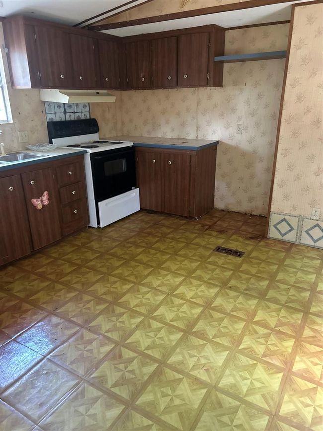 13461 Ne 15 Th Ter, House other with 3 bedrooms, 2 bathrooms and null parking in Trenton FL | Image 4