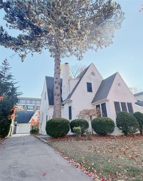 524 Oakland Ave, Birmingham, MI, 48009-5751 | Card Image