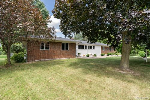 16140 Fish Lake Rd, Holly, MI, 48442-8302 | Card Image